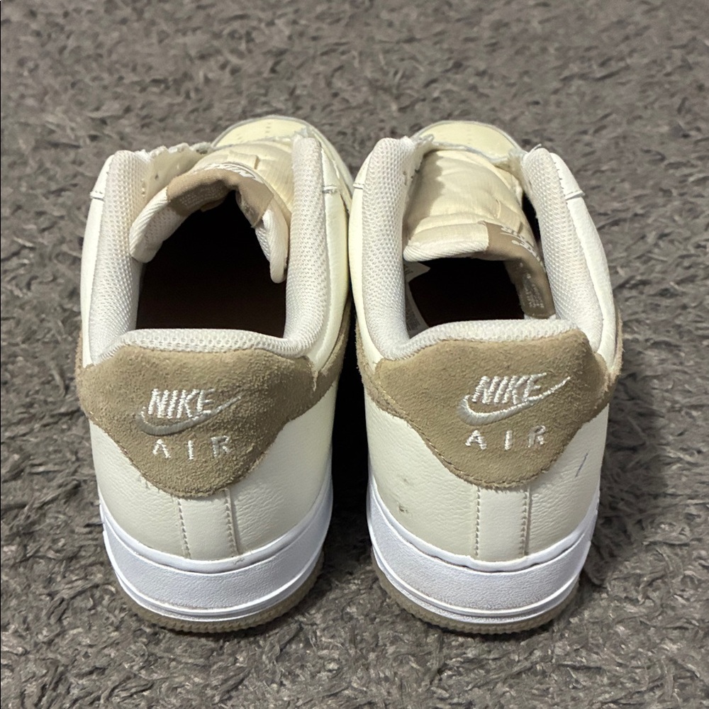 Nike Air Force 1 - Picture 4 of 8